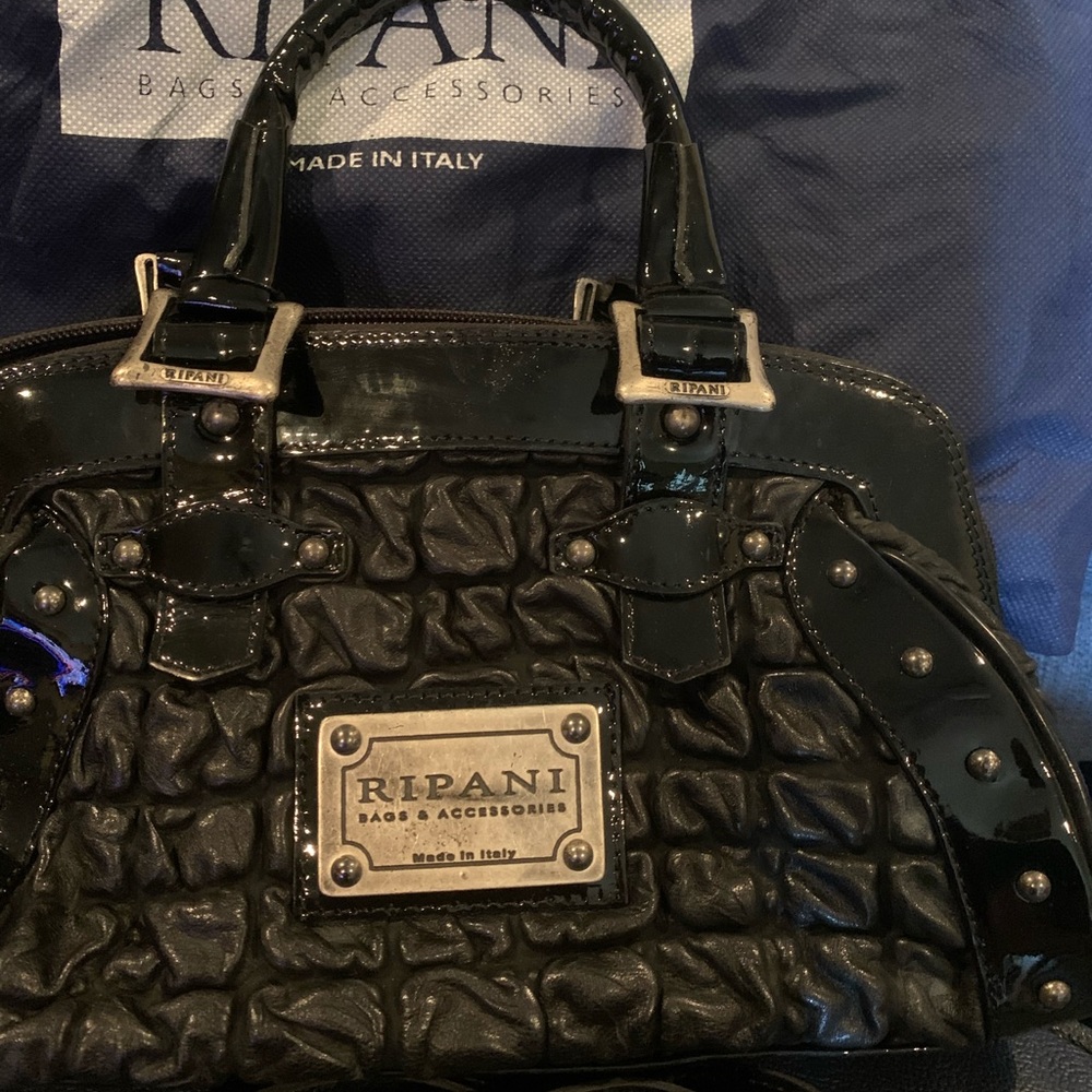 Handbags - Picture 2 of 4